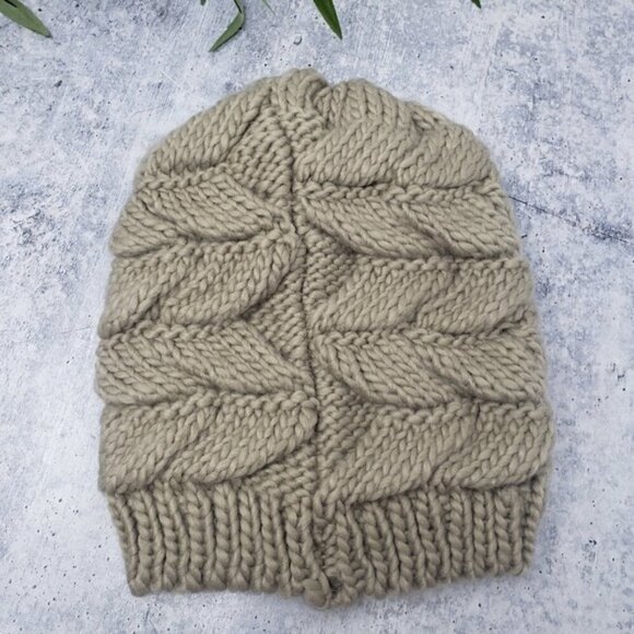 NWT L.I.B New York | Beige Ponytail Beanie Hat - Picture 4 of 4